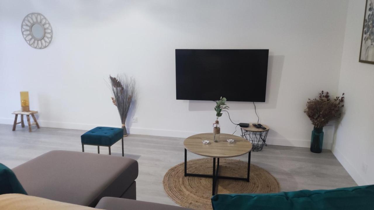 Calypso- Grand T3 70 M2 - Arrivee Autonome - Parking Prive Gratuit Apartman Melun Kültér fotó